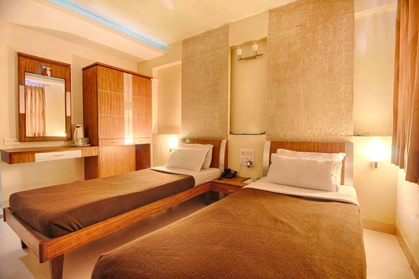 Hotel Parth Residency Ahmedabad Exterior foto