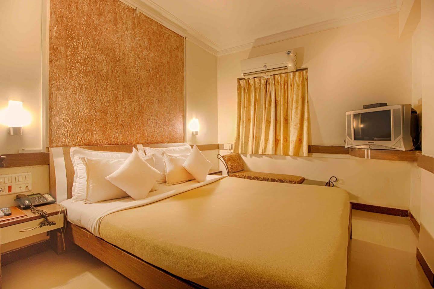 Hotel Parth Residency Ahmedabad Exterior foto